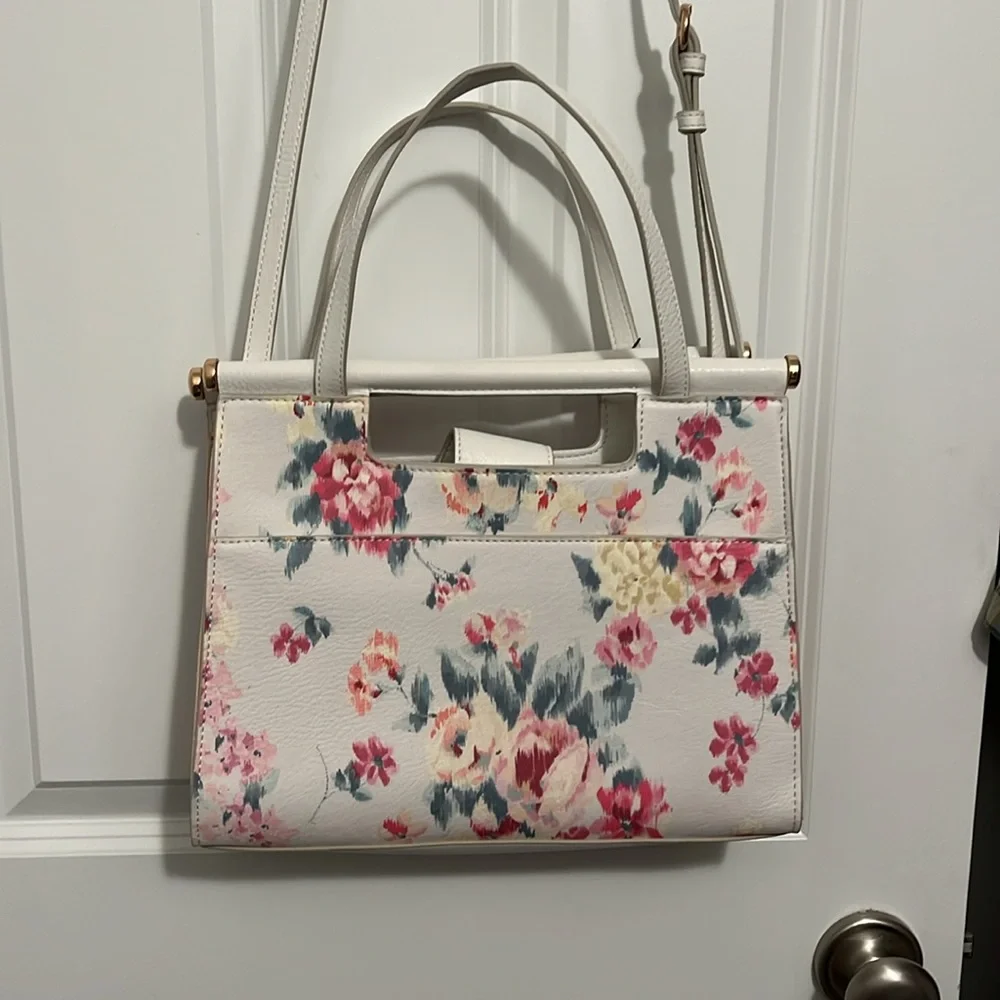 NWT LC Lauren Conrad cross body floral pattern purse + rose gold metal accents - Picture 3 of 4